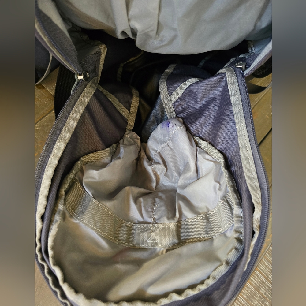 Osprey Black Daylight Backpack Missing Straps - image 6